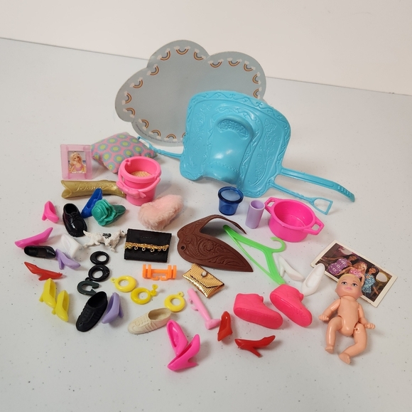 Vintage 1990s Barbie Miniature Accessories Shoes Saddle Baby Parts Pieces 90s - Picture 10 of 10
